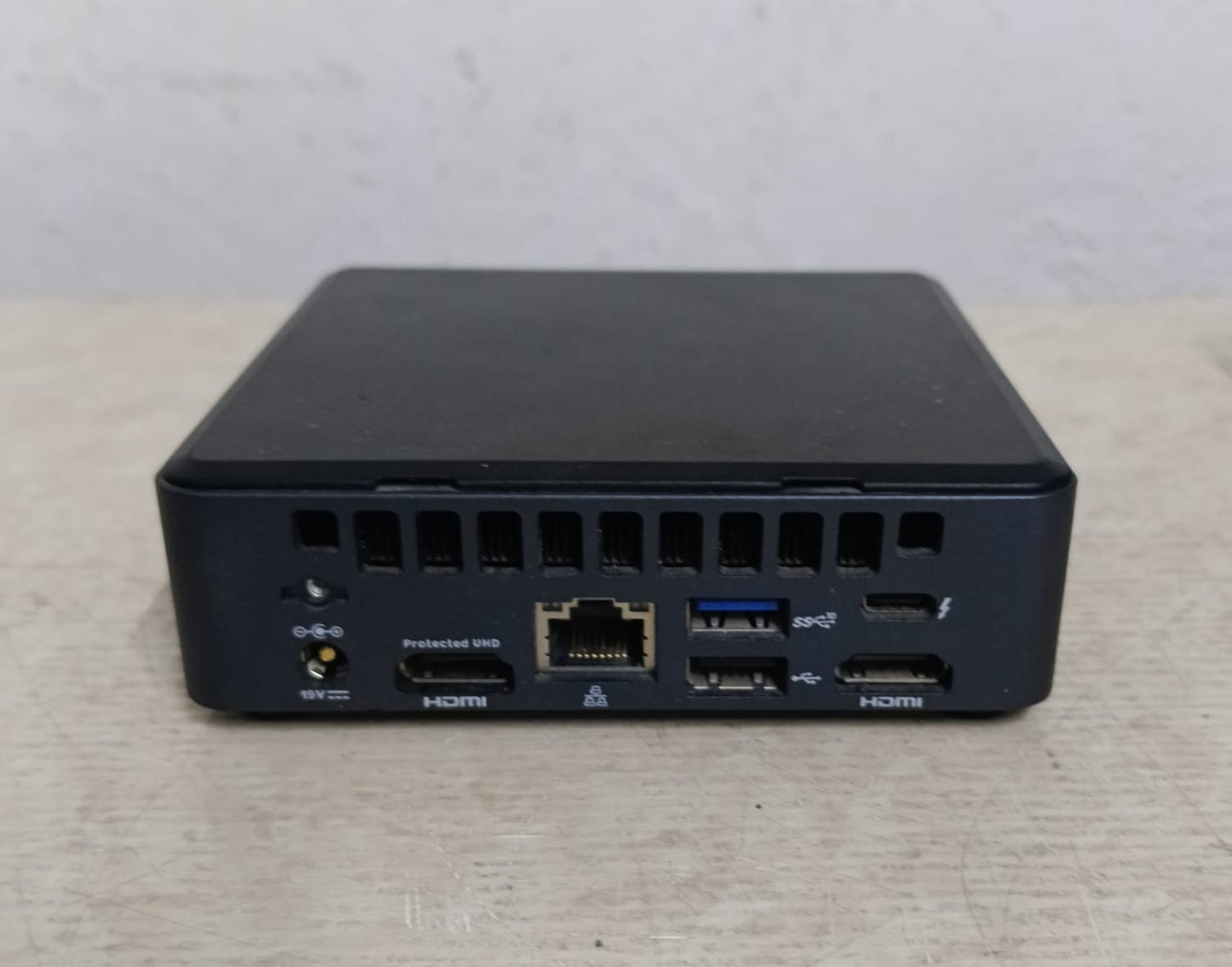 CPU windows 11 16ram 256gb ssd procesador corei3 8a generacion con cargador, usado