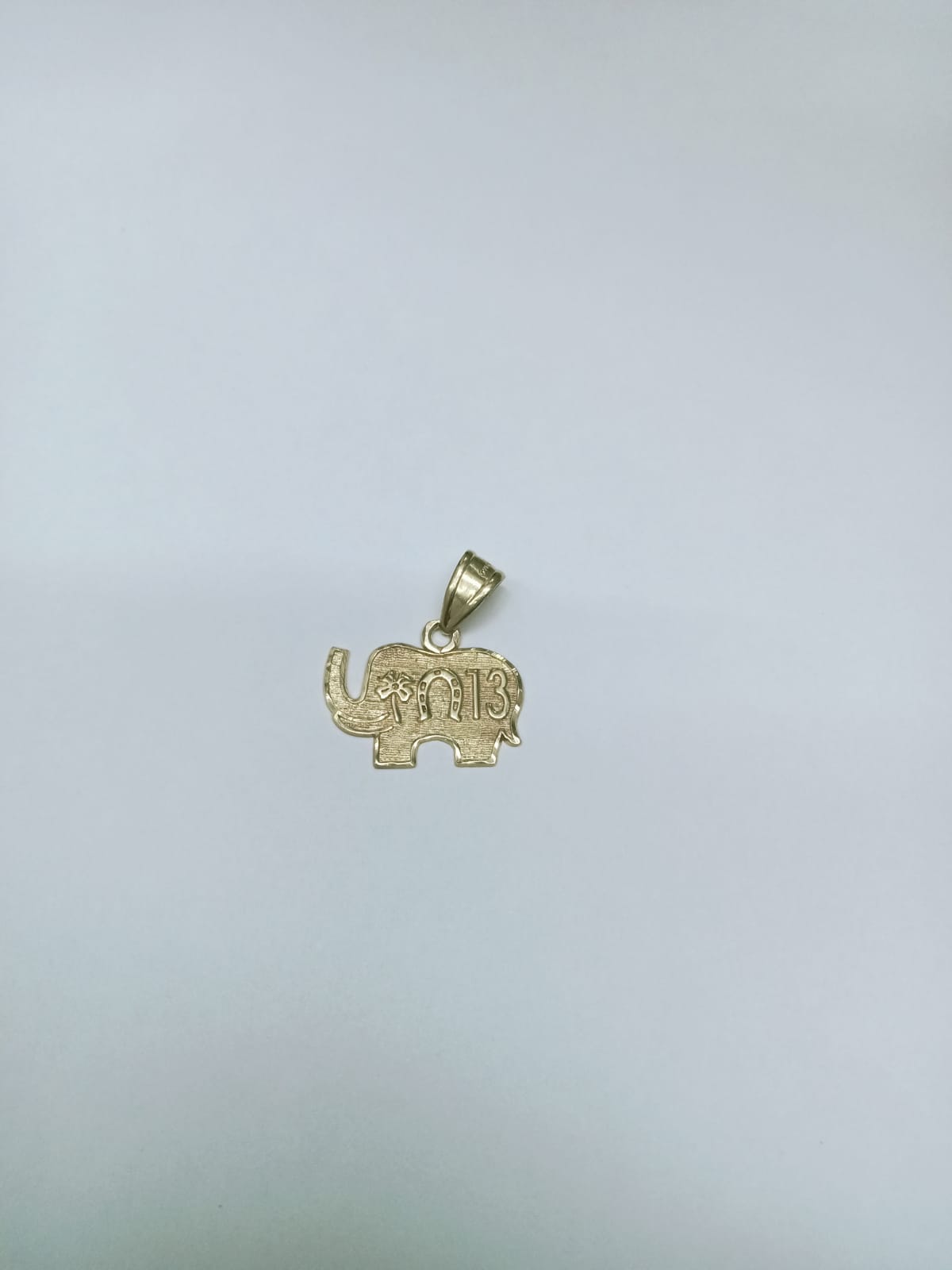 Dije de Oro 10K – Diseño Elefante de la Suerte