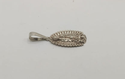 Dije religioso PLATA 925 peso 2.8gr, usado