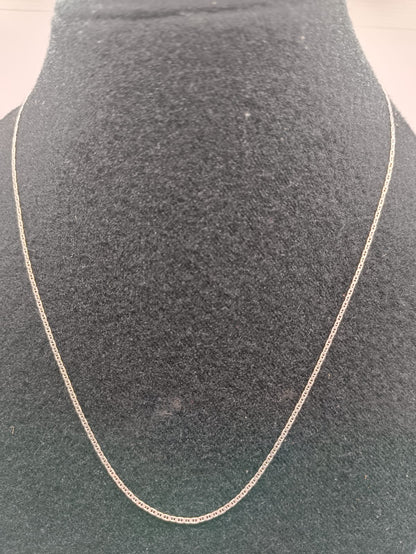 Collar eslabon gussi PLATA 925 peso 1.8gr 45cm, usado