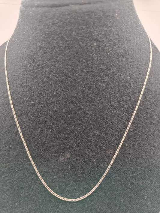 Collar eslabon gussi PLATA 925 peso 1.8gr 45cm, usado