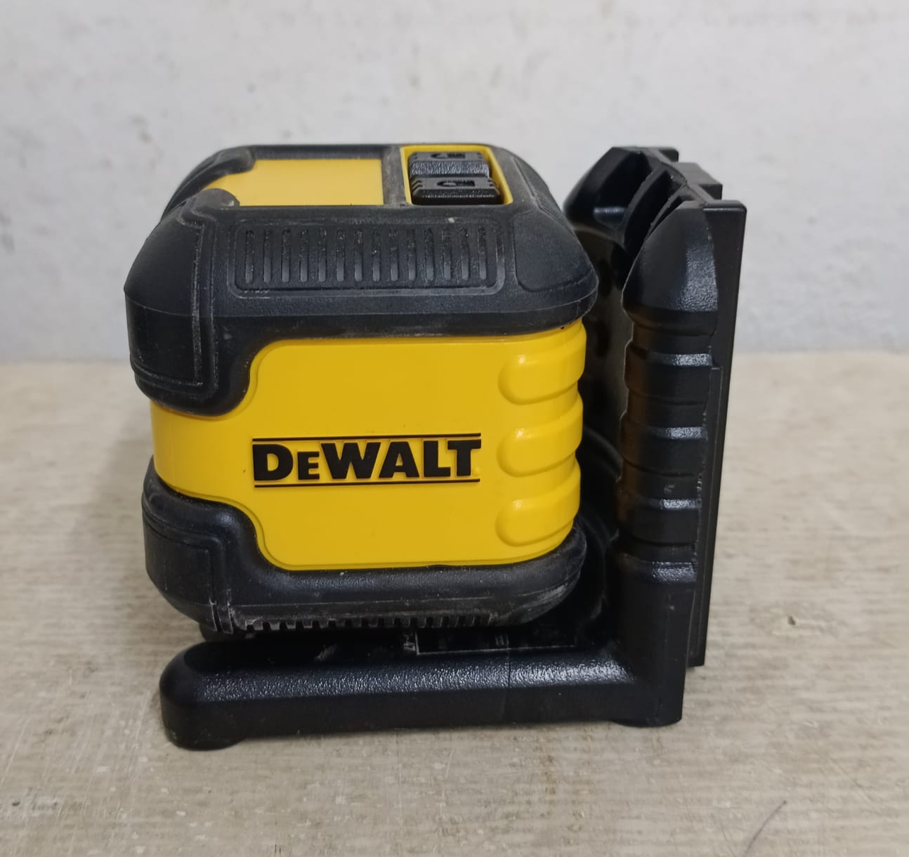 Nivel laser verde DEWALT DW08802CG, usado