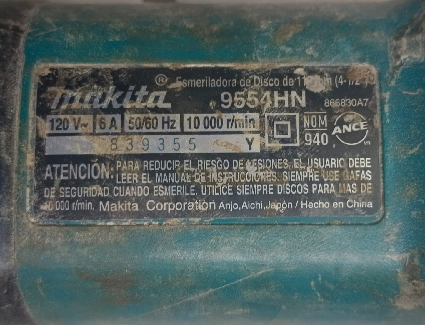 Mini Esmeril MAKITA 9554hn con disco, usado