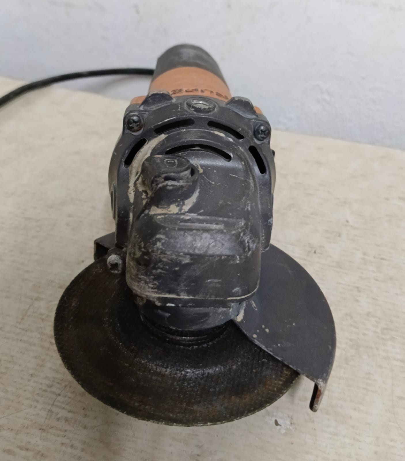 Mini esmeril TRUPER esma2-1a con disco, usado