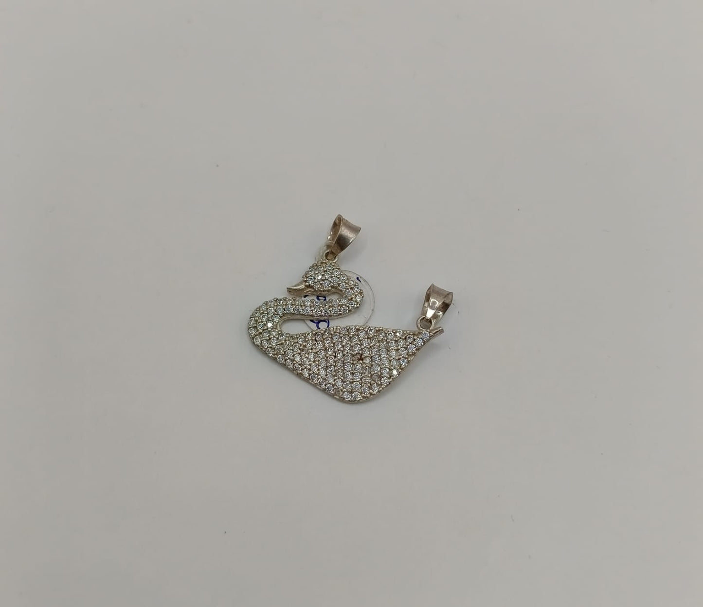 Dije de cisne con sinteticos PLATA 925 peso 3.3gr, usado