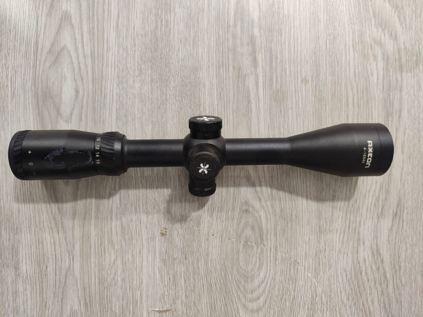 Mira telescopica Axeon 4 16x44 Usada
