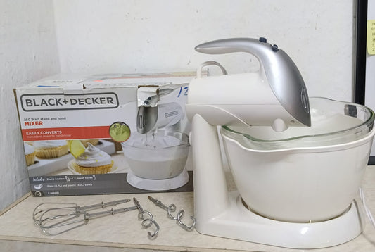 Batidor de Cocina Black & decker con accesorios, usado