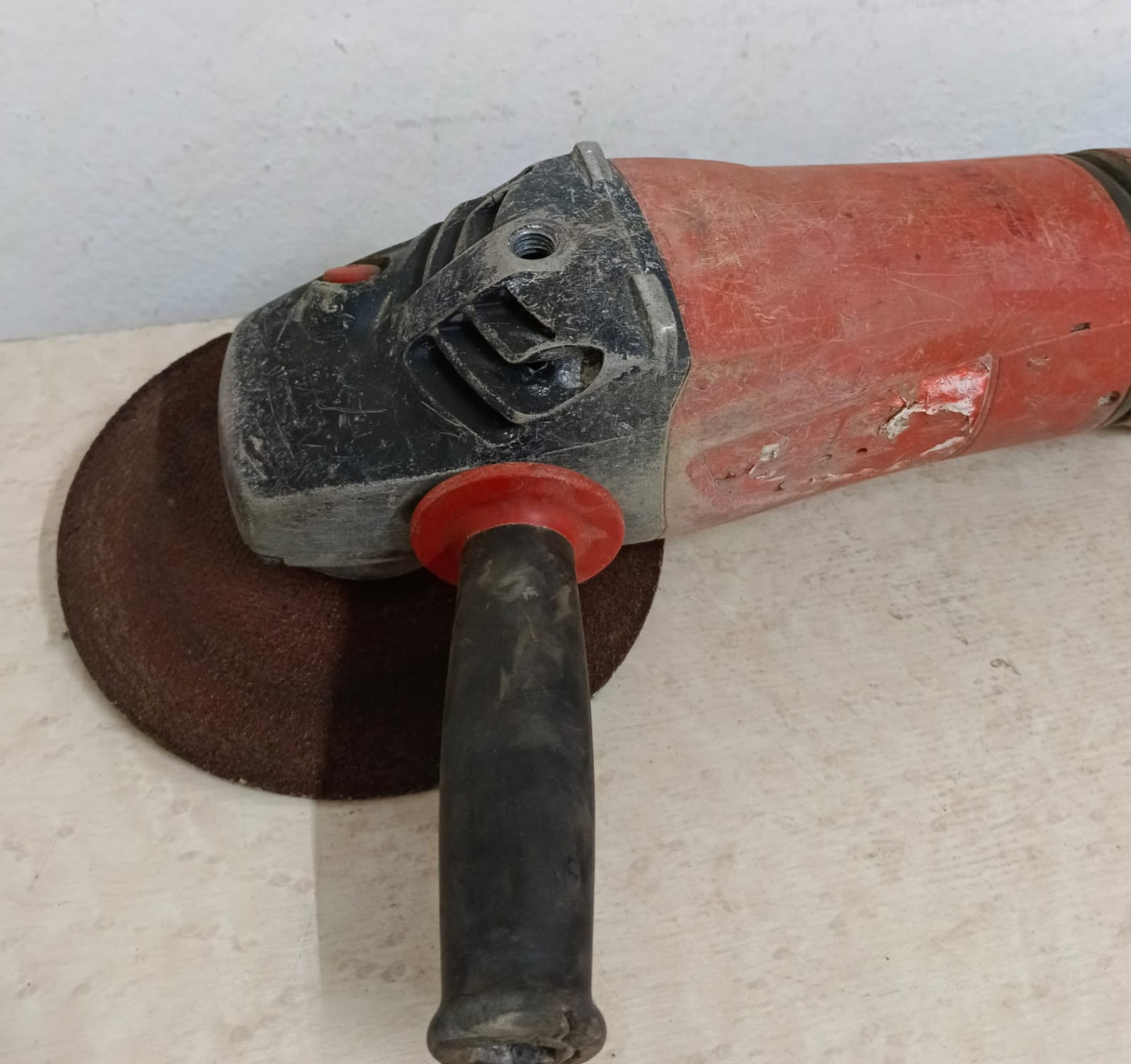 Esmeriladora hilti  dcg-230 con disco, usado