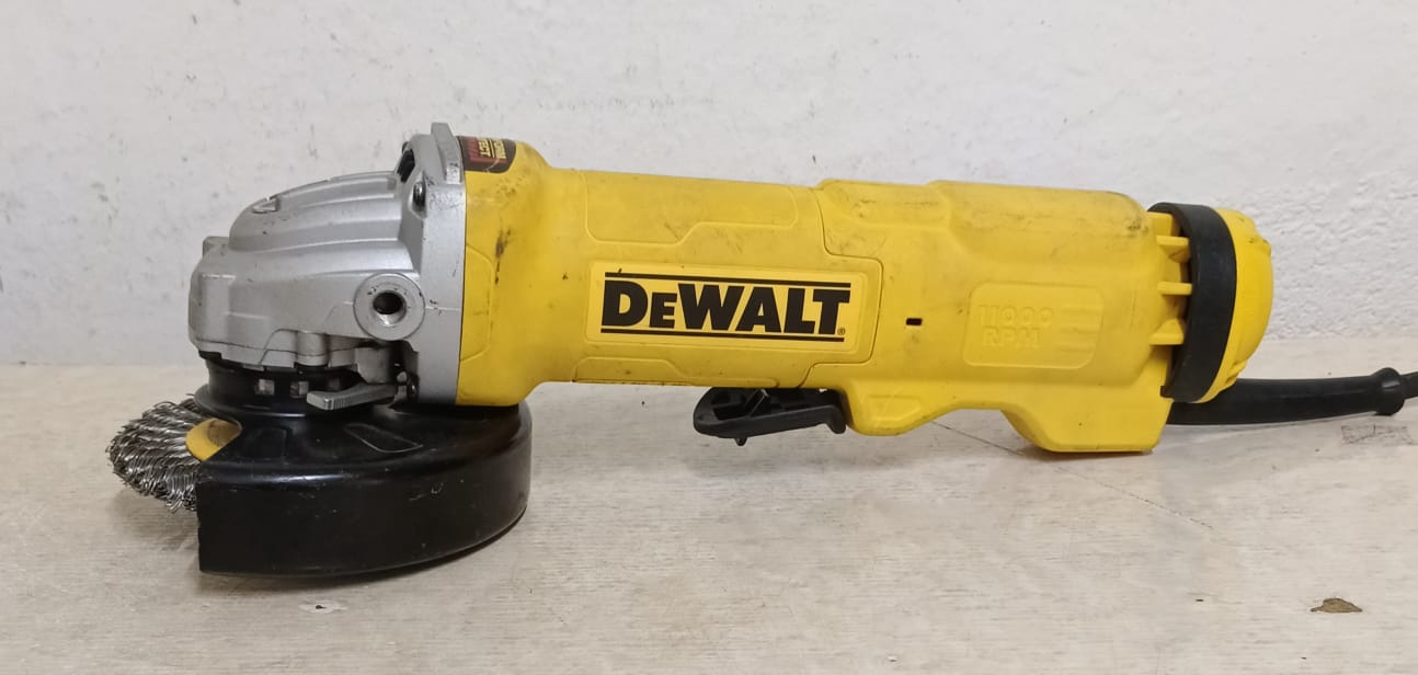 Esmeril DWALT dwe41114n,usado