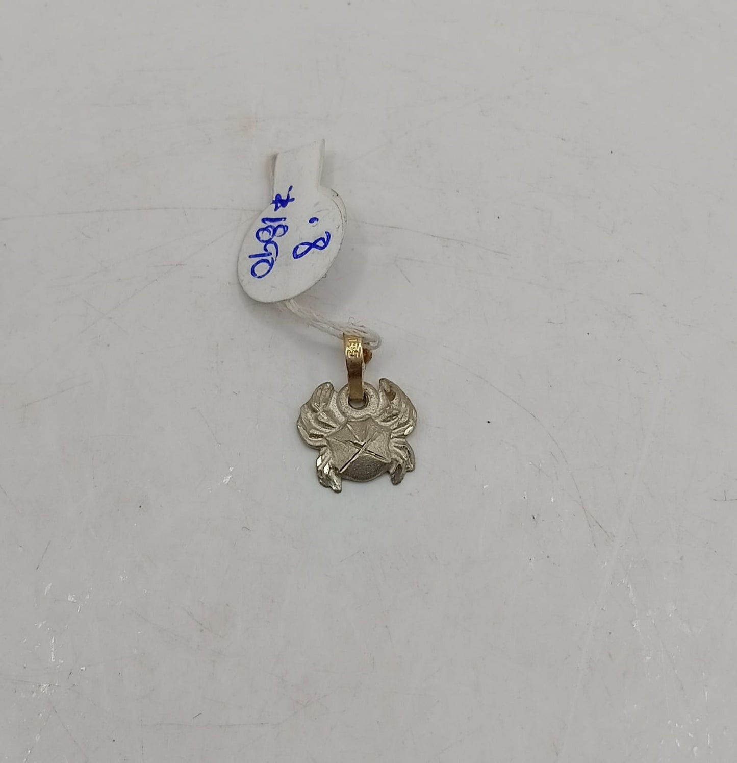 Dije "cangrejo" ORO 10k peso .8gr, usado