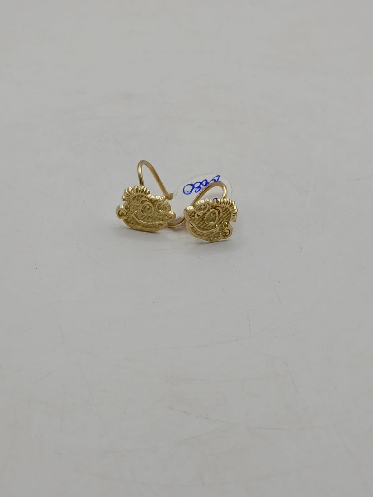 Aretes tomy ORO 10k peso 1.2gr, usado