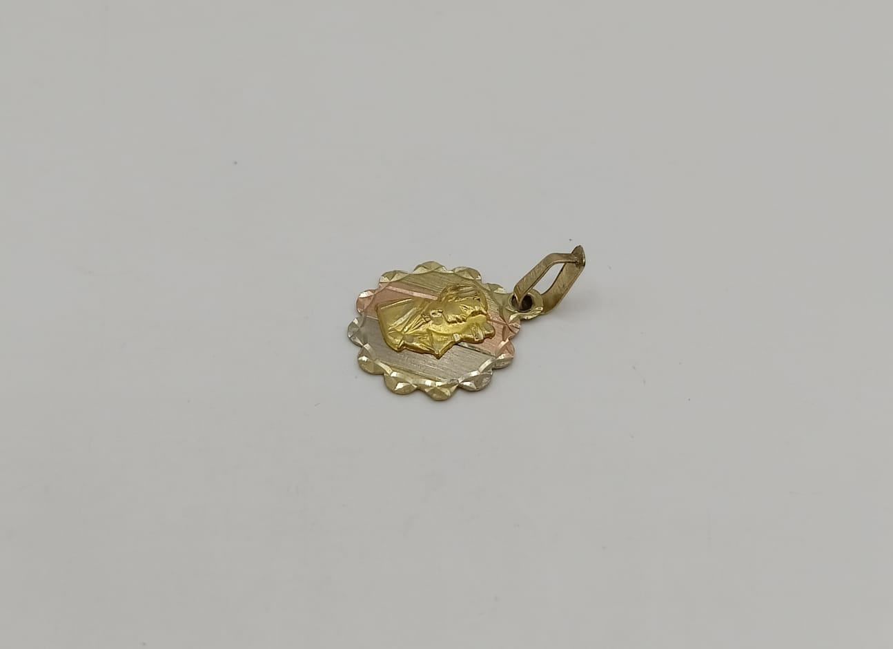 Medalla religiosa ORO 10k peso 1.5gr, usado