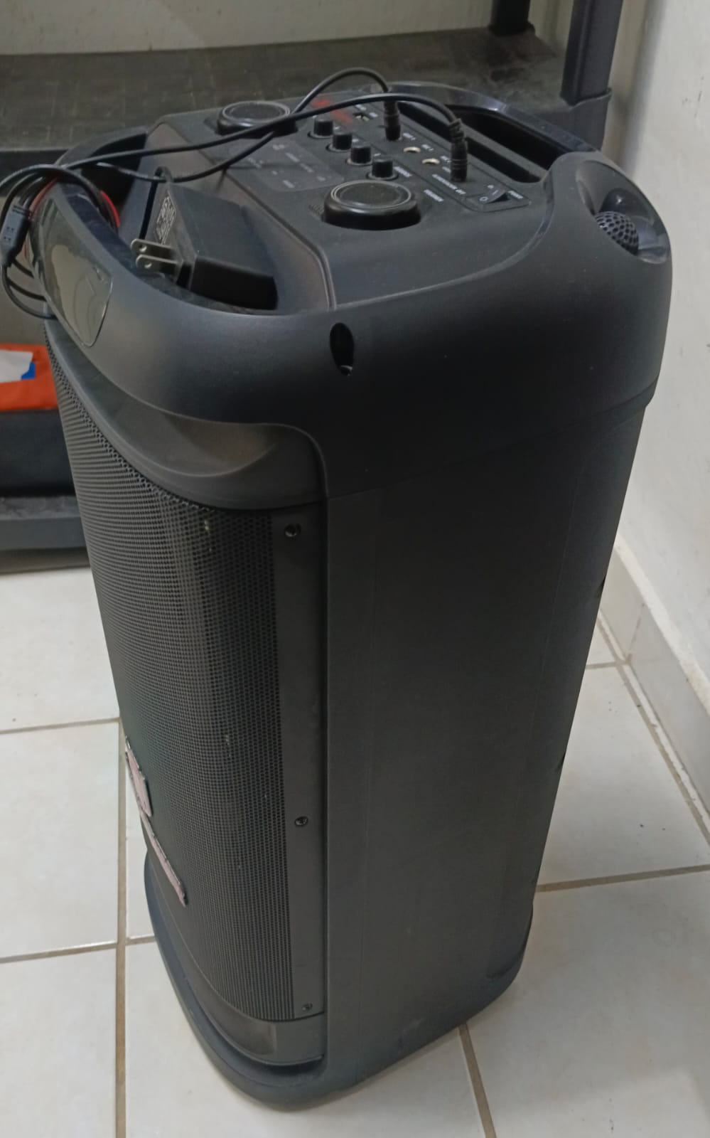 Bocina Kaiser Recargable kw-8024, usado