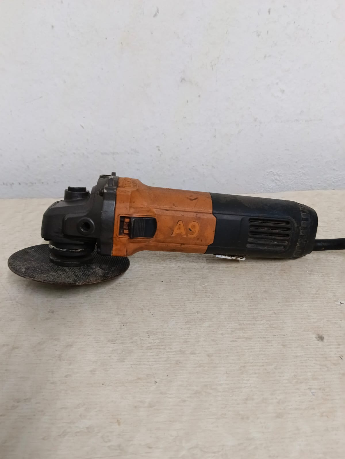 Mini esmeril TRUPER esma 4.2 con disco, usado