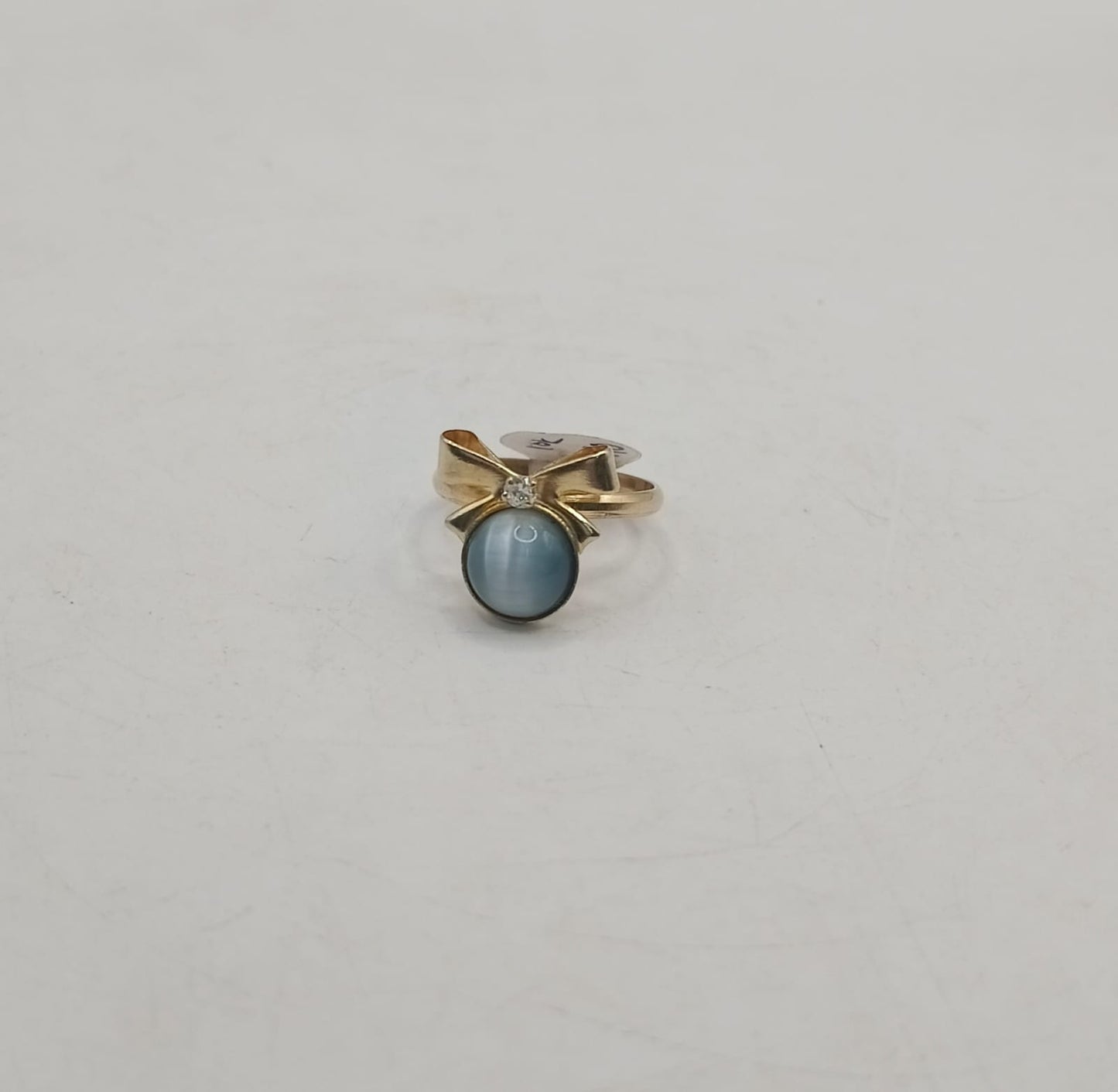 Anillo moño ojo de gato gris ORO 10k peso 1.8gr, usado