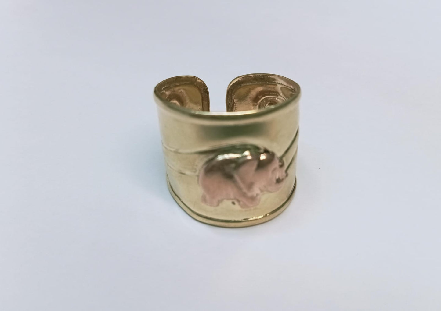 Anillo de Oro 10K con Diseño de Elefante – 3.4g