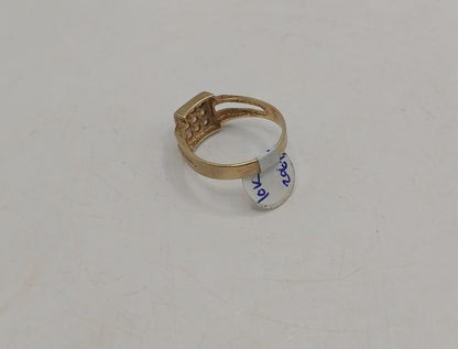 Anillo cuadro con sintetico ORO 10k peso 2.3gr, usado