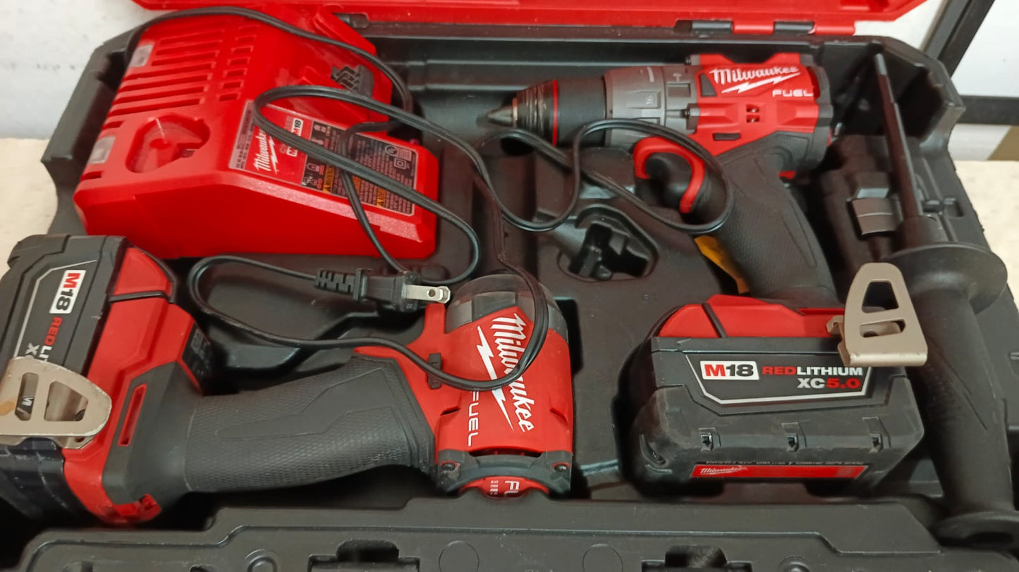 KIT DE TALADRO Y ATORNILLADOR MILWAUKEE