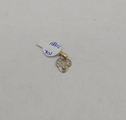 Cabeza de carnero ORO 10k peso .7gr, usado