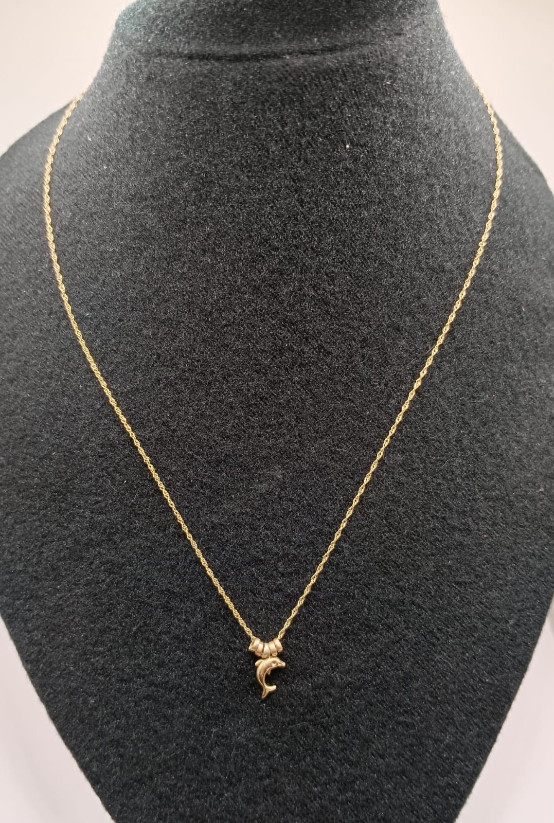 Cadena con dije de delfin ORO 10k peso 1.4gr, usado