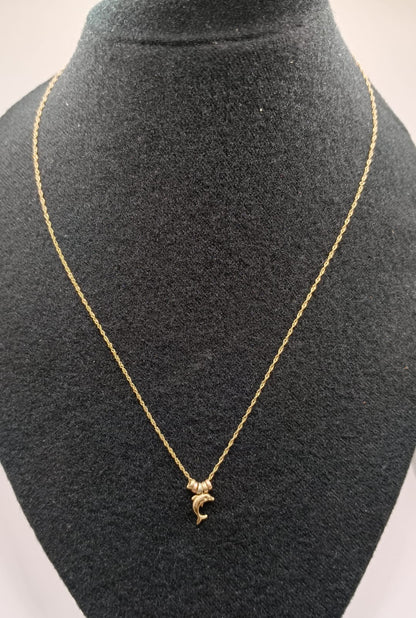 Cadena con dije de delfin ORO 10k peso 1.4gr, usado