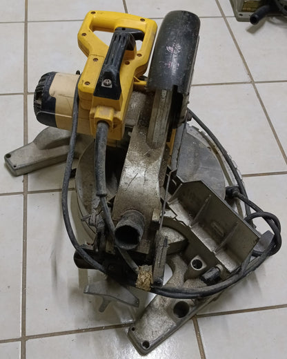 Sierra Ingletadora DEWALT dw713, usado