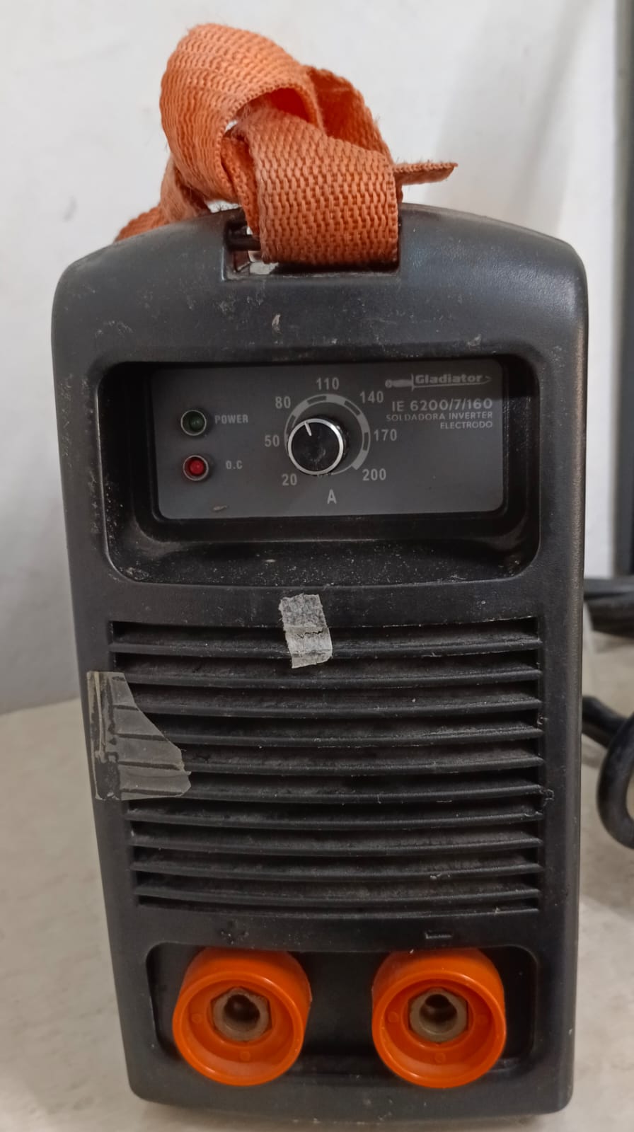 Soldadora Inverter Gladiator con cables, usado