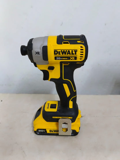 Kit de Taladros DEWALT con bateria y cargador, usado