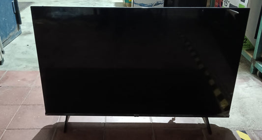 Pantalla Smart tv HISENSE 43 pulgadas con control, usado