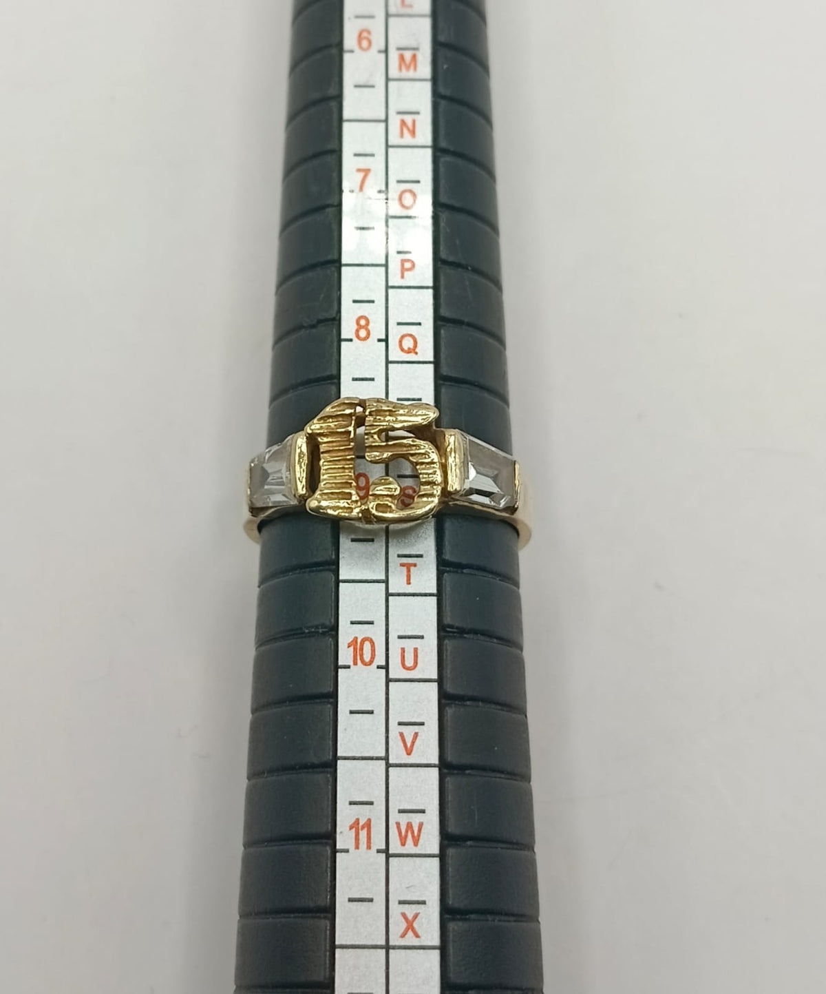 Anillo XV años ORO 10k peso 4.2gr