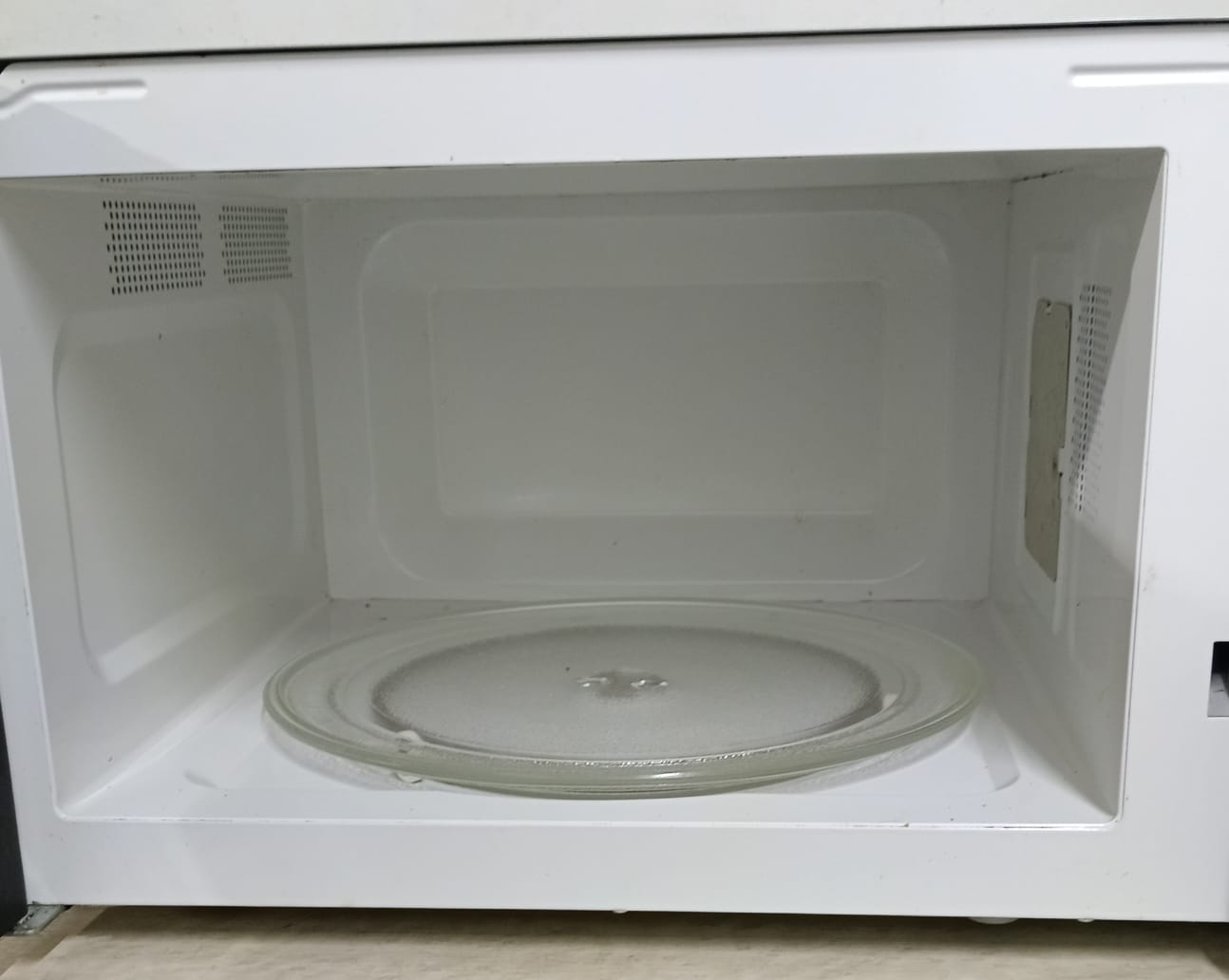 Horno de microondas WHIRLPOOL, usado