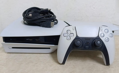 Play Station 5 control, juego y cables, usado