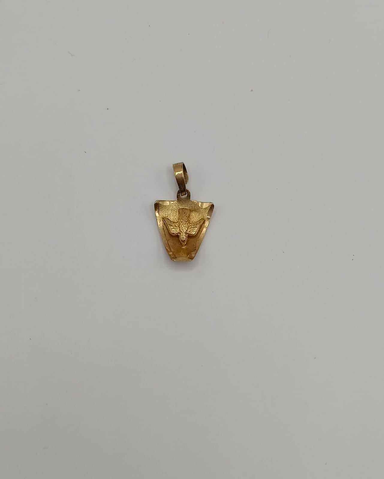 Dije de paloma ORO 8k peso .9gr, usado