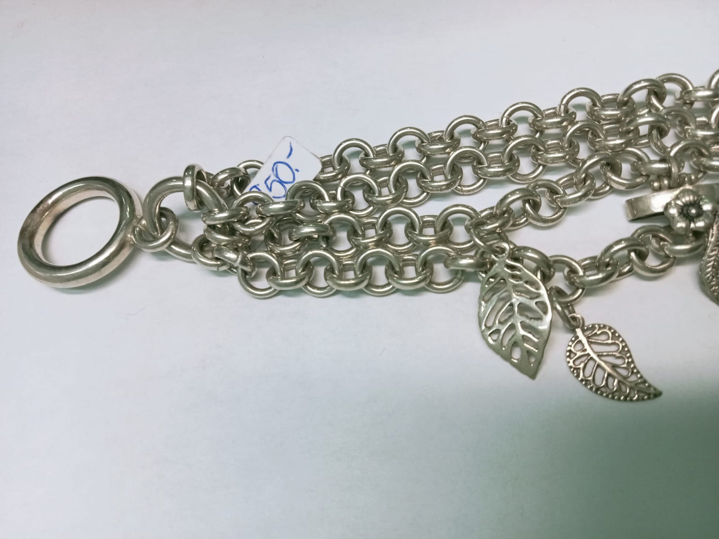 🌿 Pulsera de Plata con Charm de Hojas – Diseño de Triple Cadena 🌿