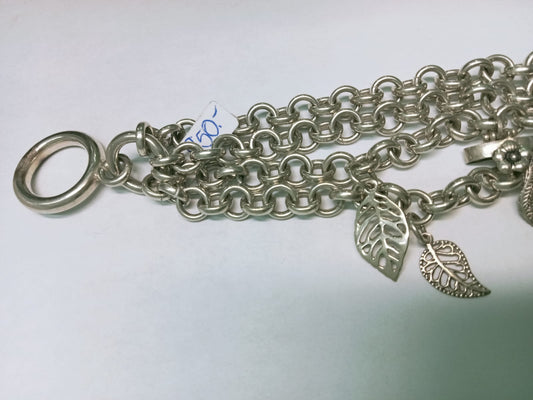 🌿 Pulsera de Plata con Charm de Hojas – Diseño de Triple Cadena 🌿