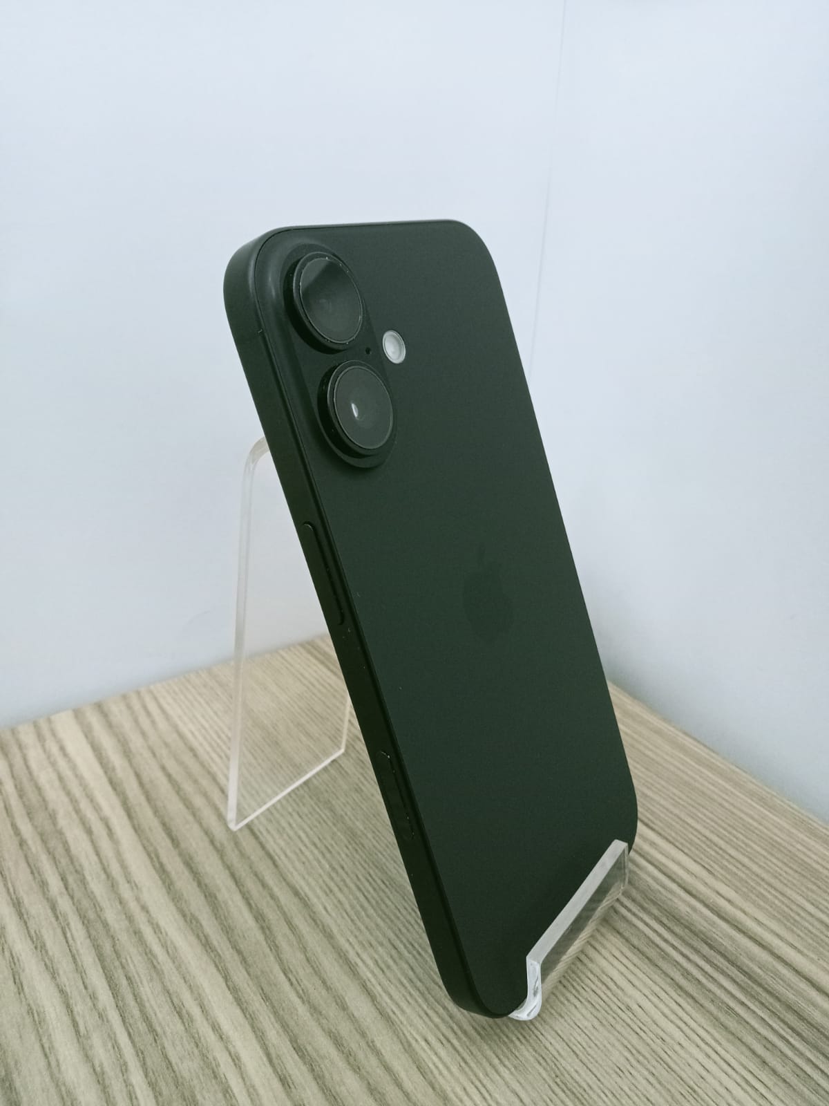 📱 iPhone 16 - 128GB-usado