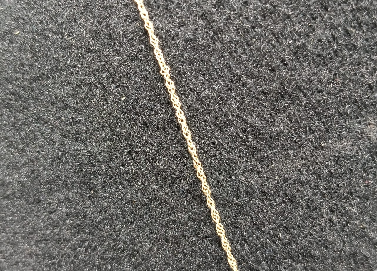 Cadena con dije de delfin ORO 10k peso 1.4gr, usado