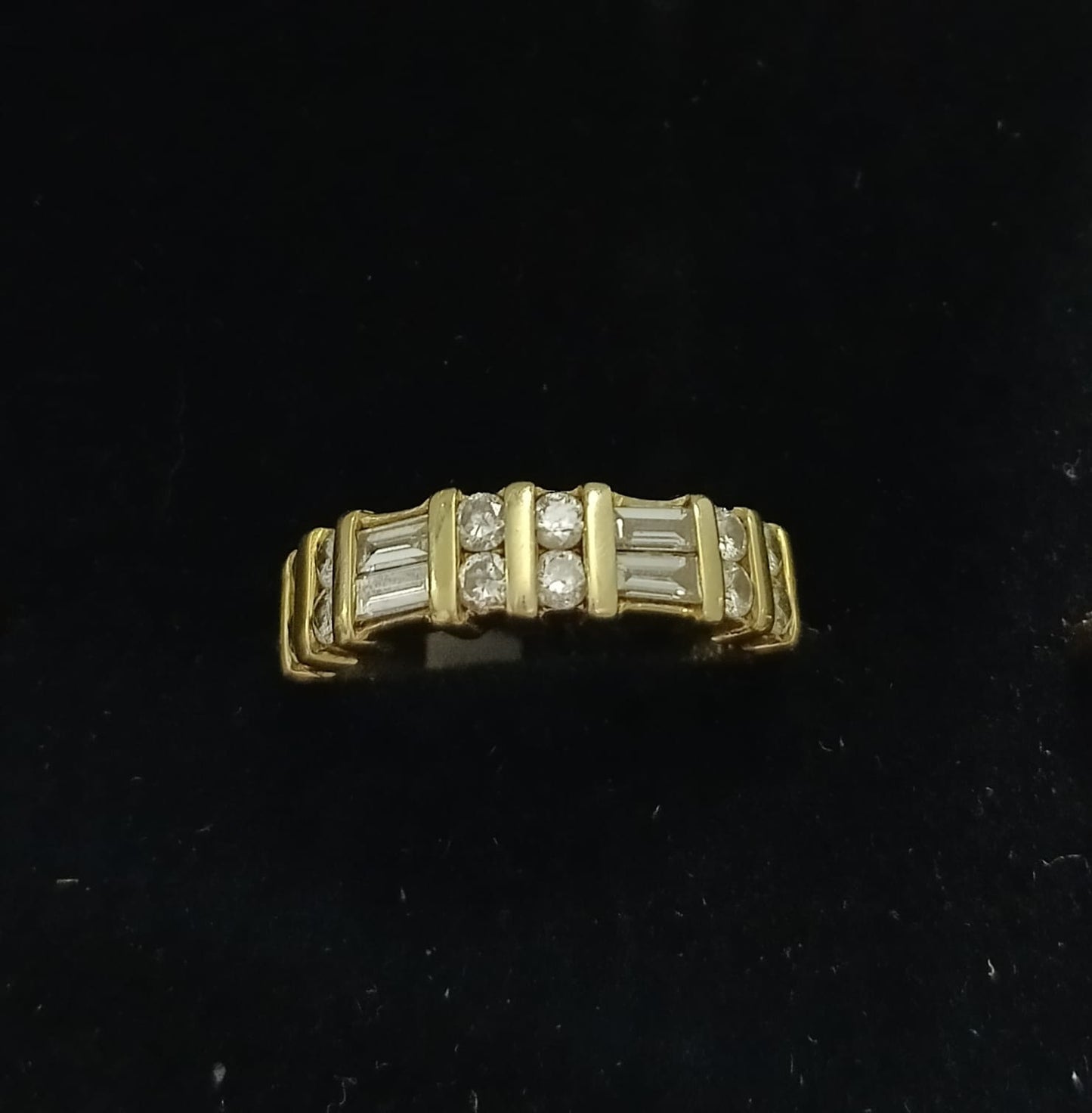 Anillo de ORO con piedras blancas 14k peso 5.2gr, usado