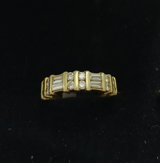 Anillo de ORO con piedras blancas 14k peso 5.2gr, usado
