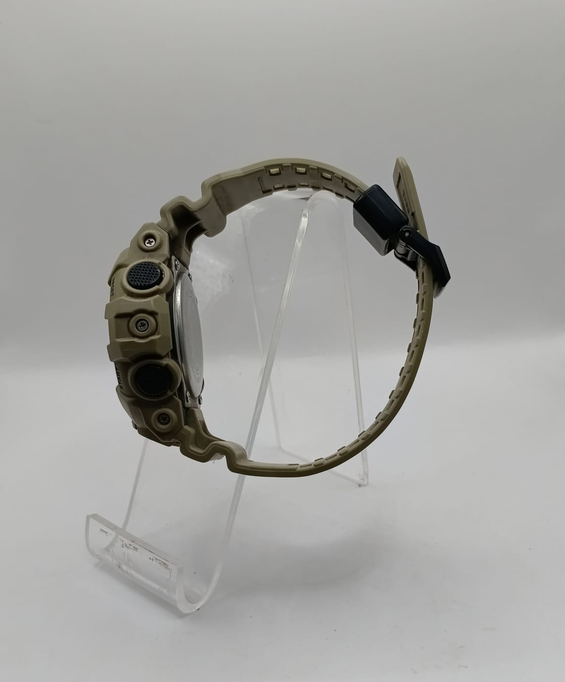 Reloj tipo Casio G-Shock 5522 tipo pulcera, usado