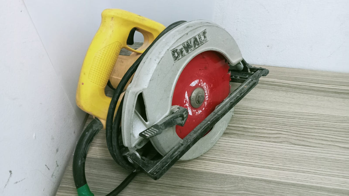 Sierra Circular Dewalt (usada)