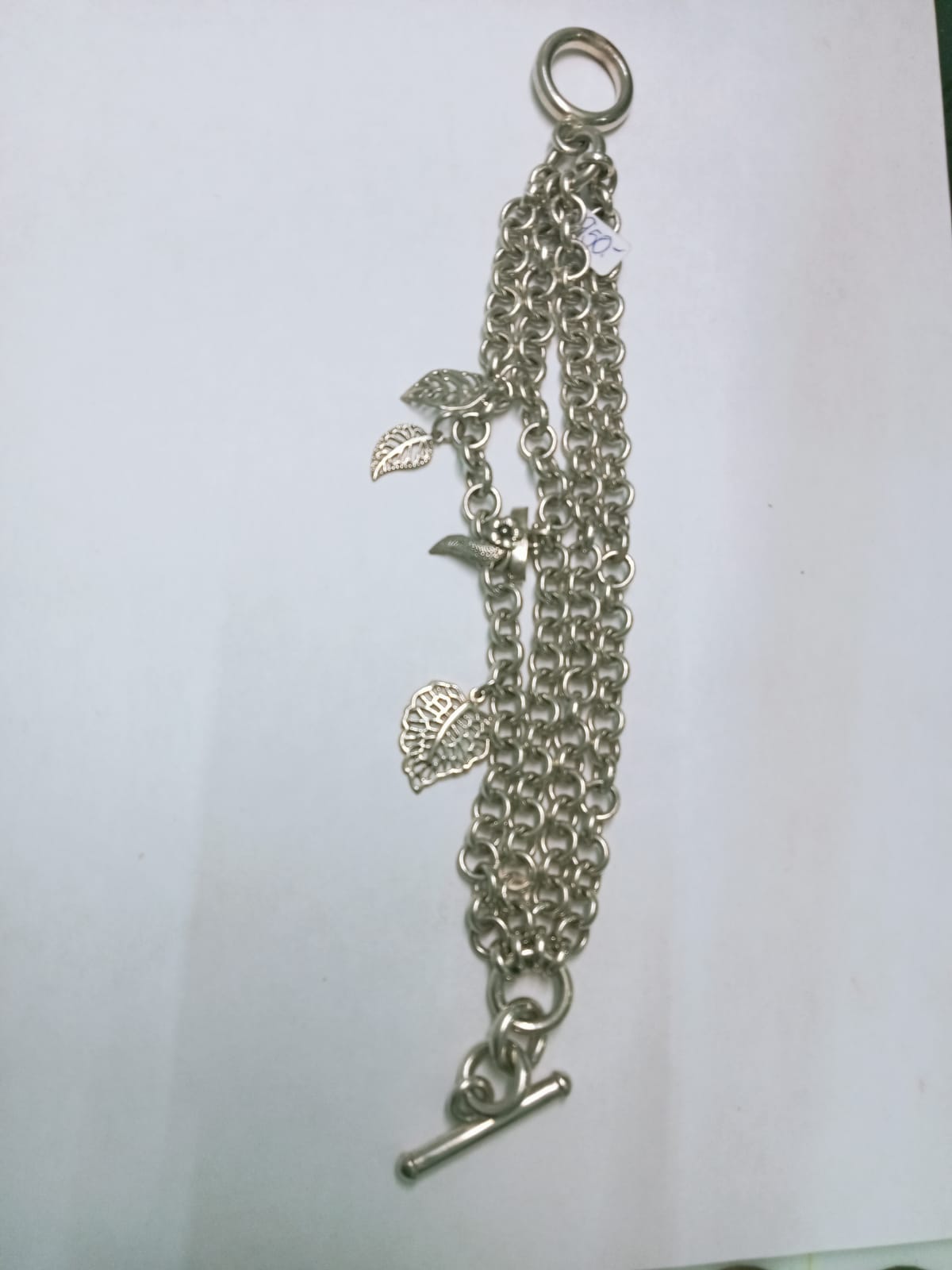 🌿 Pulsera de Plata con Charm de Hojas – Diseño de Triple Cadena 🌿