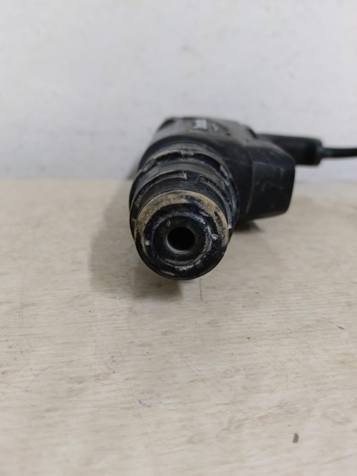 Taladro percutor MAKITA M8700, usado