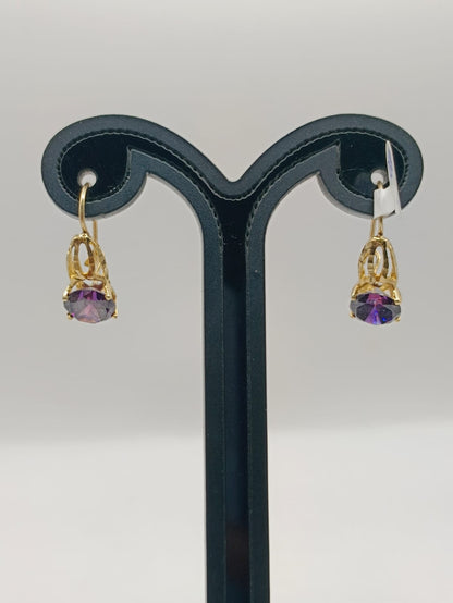 Aretes con sintetico morado ORO 10k peso 3.2GR, usado