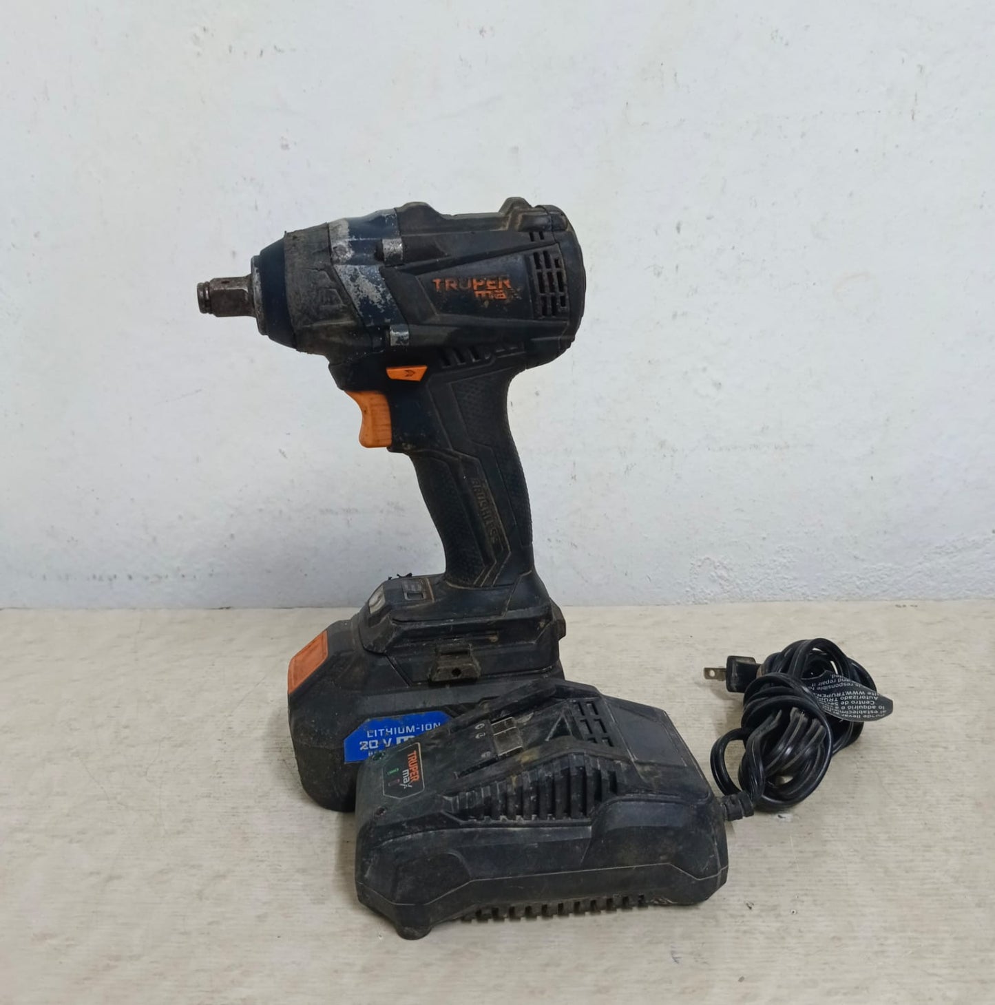 Pistola de impacto inalambrico TRUPER max-20l con cargador, usado
