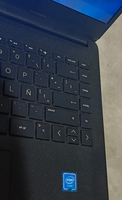 Laptop HP 240gb ssd 4ram intel inside, usado