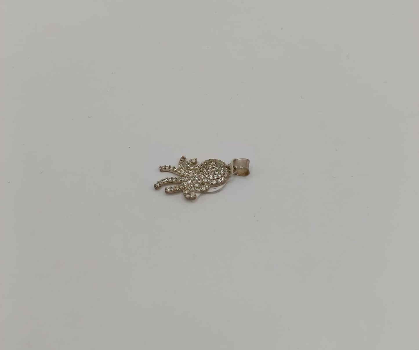 Dije de pulpo PLATA 925 peso 1.9gr, usado