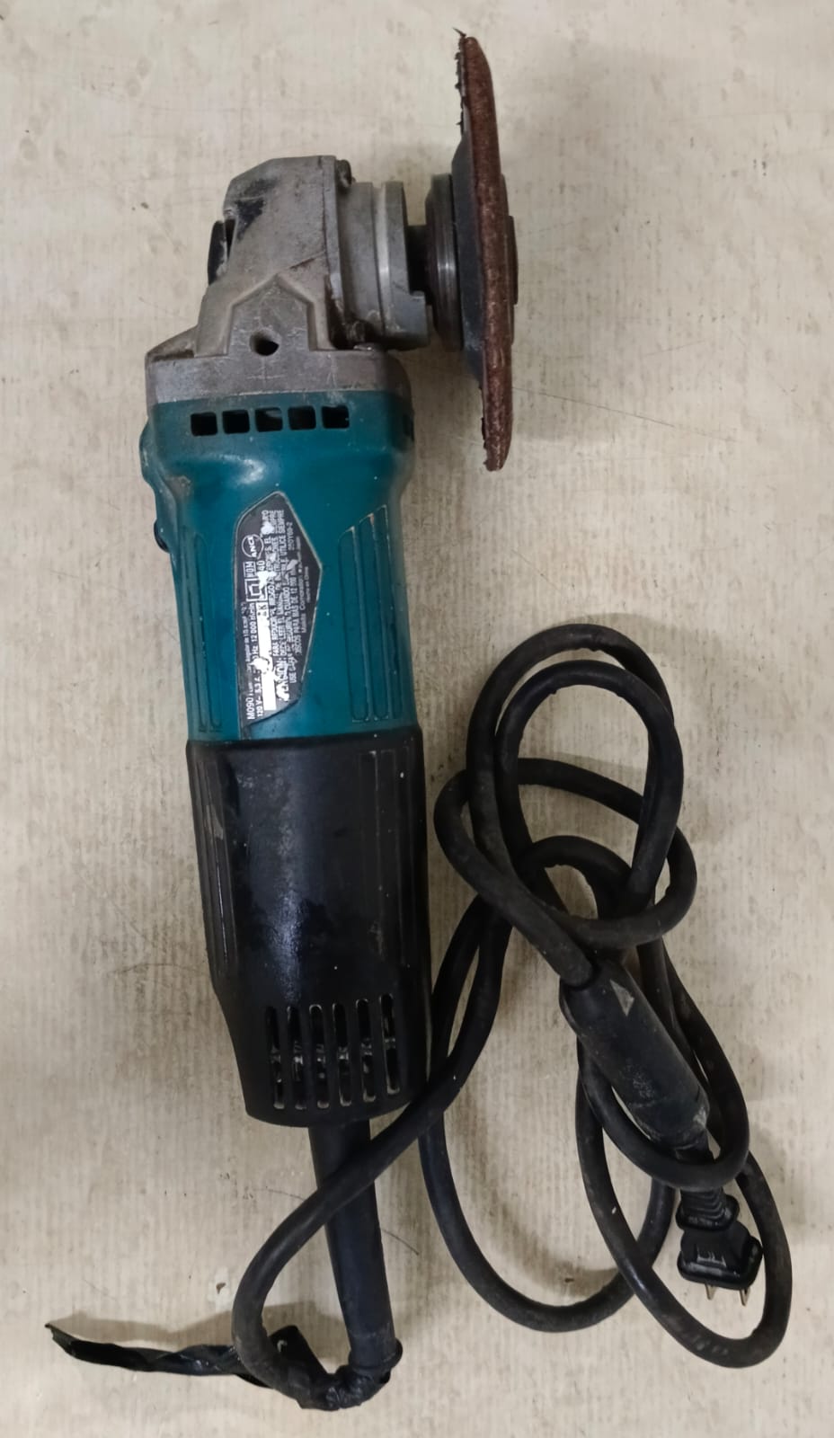 Esmeril MAKITA M0904 - Usado