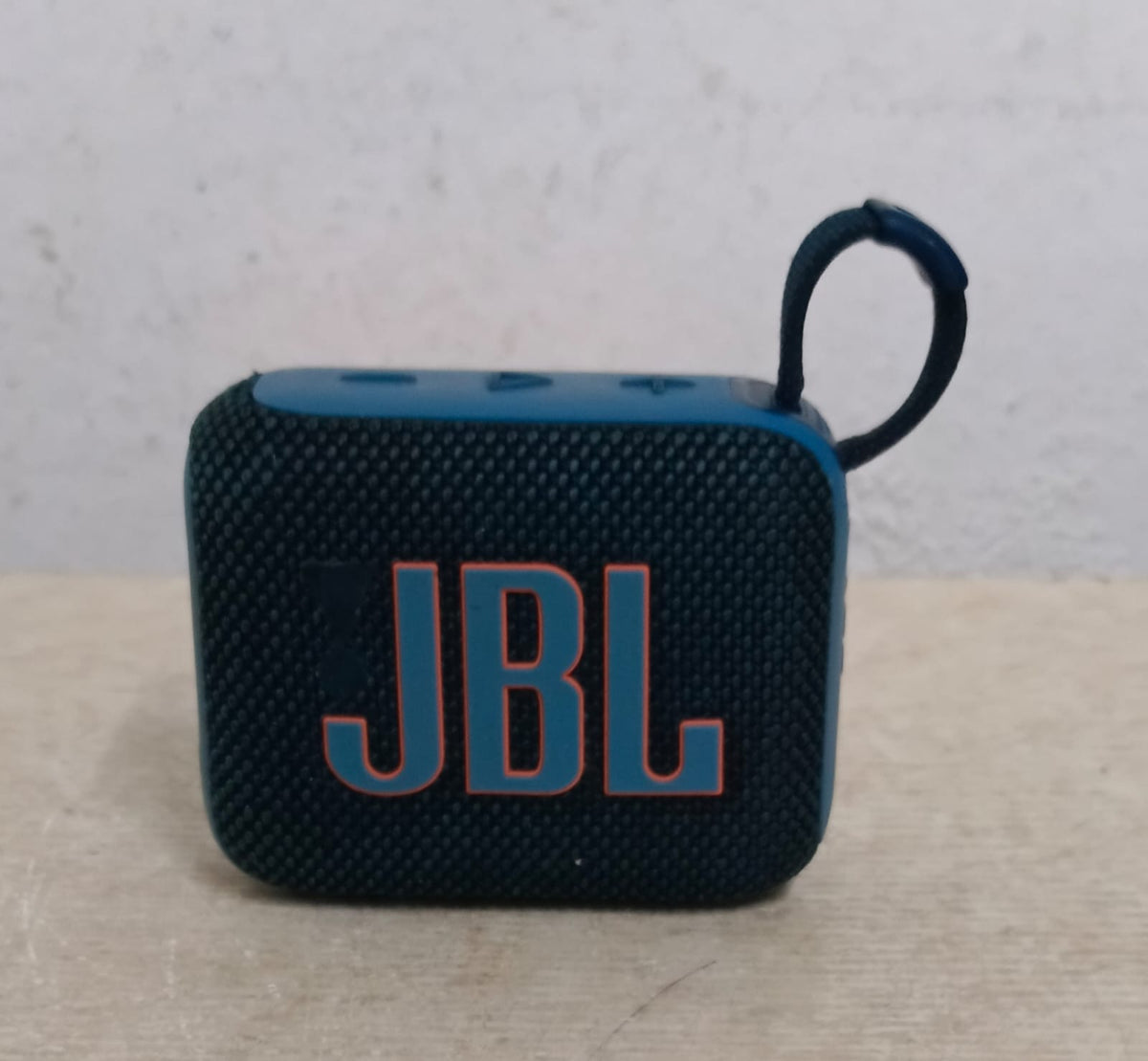 Bocina JBL go4, usado