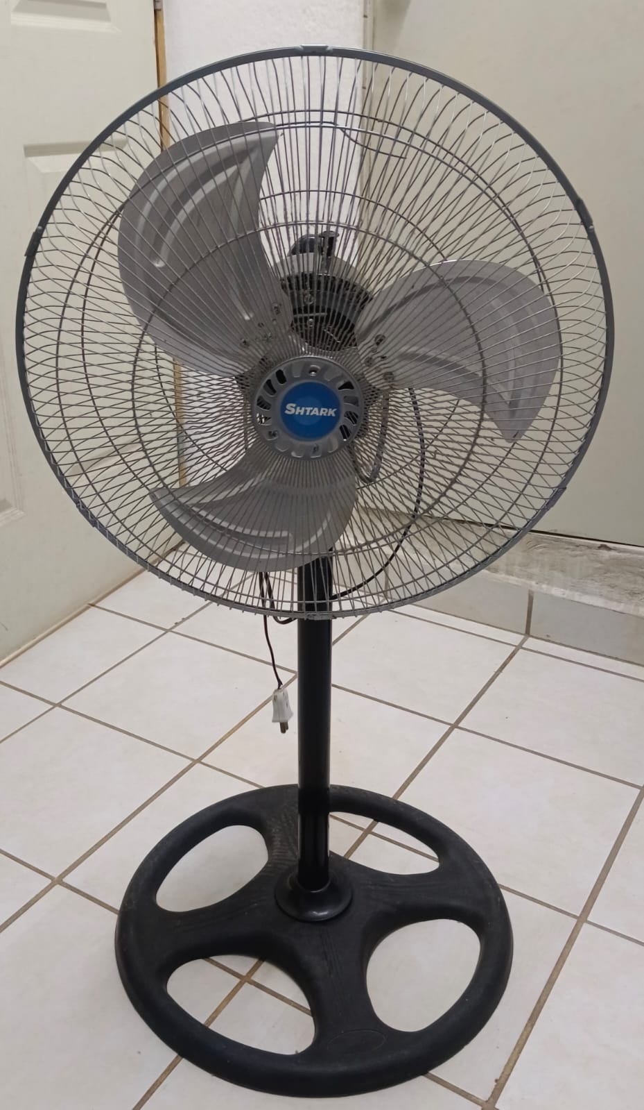 Ventilador STHARK 3 velocidades, usado